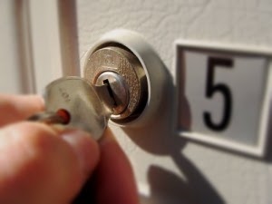 A key turning in a numbered mailbox lock